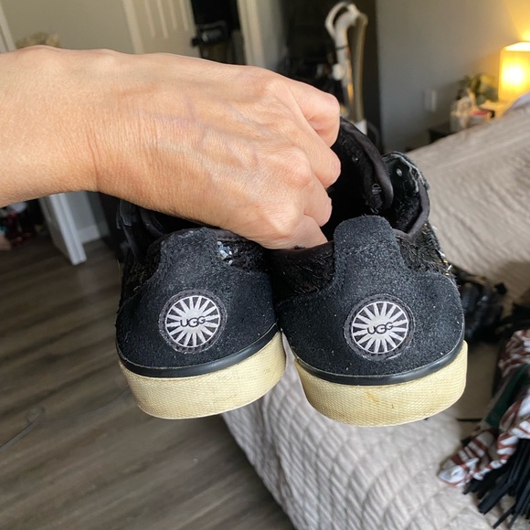 UGG BLACK SEQUINED SNEAKERS FUR INSIDE 7 - Picture 2 of 4